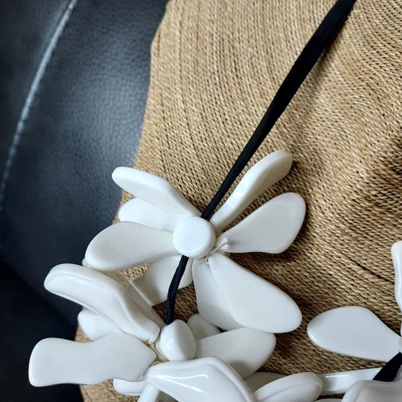 MARNI for H & M White Floral Necklace - Picture 4 of 6